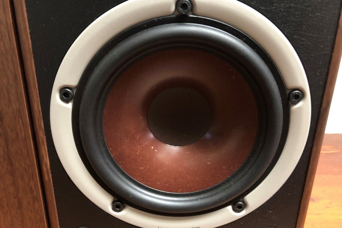 Огляд поличної колонки DALI Spektor 2: Hi-Fi у невеликій упаковці