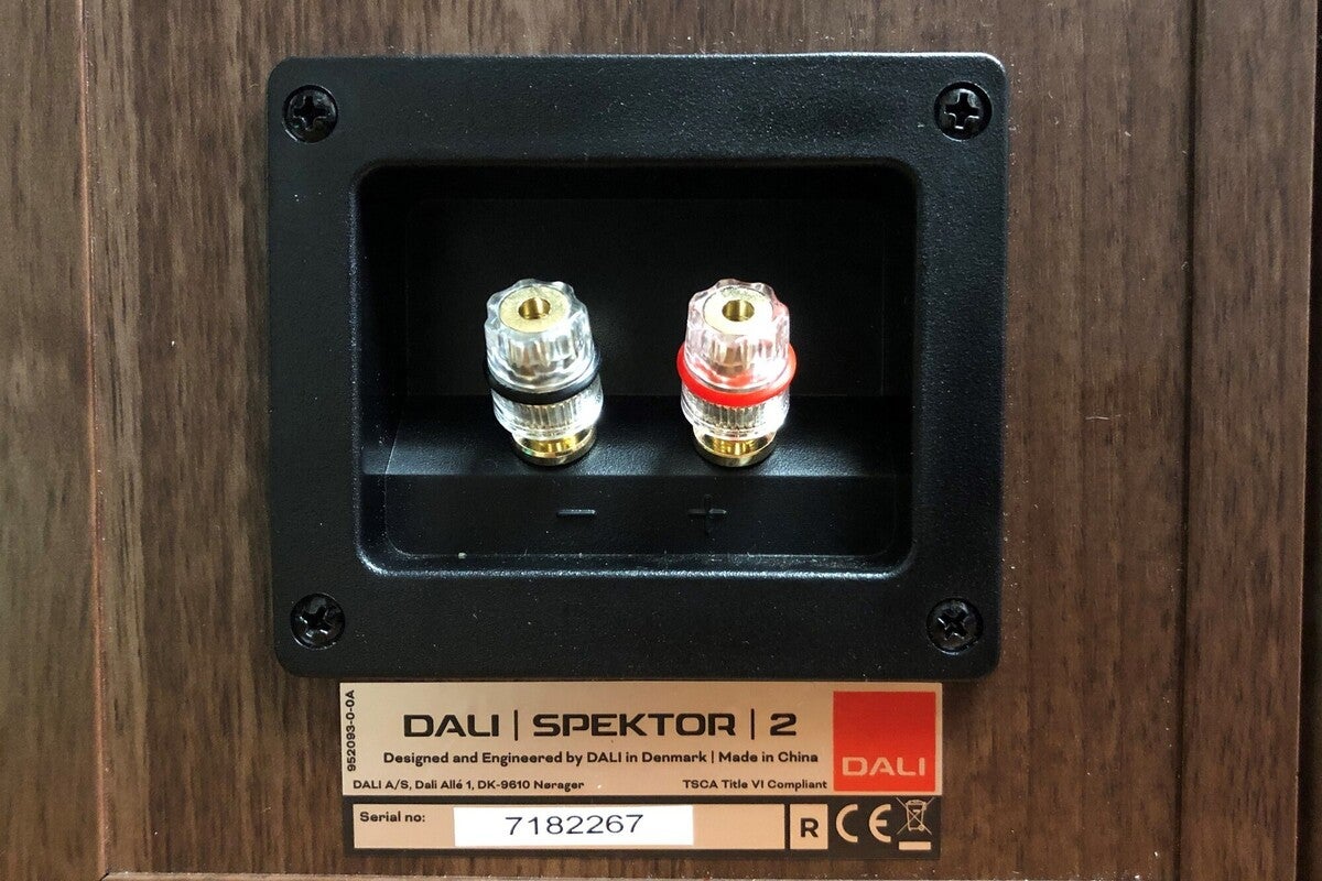 Огляд поличної колонки DALI Spektor 2: Hi-Fi у невеликій упаковці