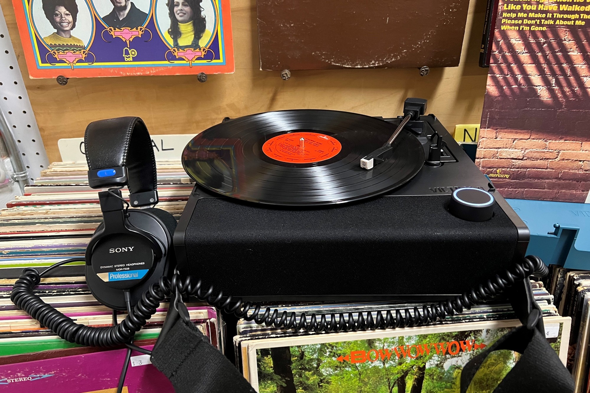 Revue Victrola Revolution Go : Un tourne-disque vraiment portable pour les creuseurs de caisses