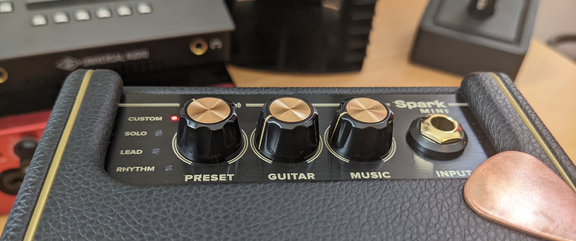 Revisão do Positive Grid Spark Mini: um elegante alto-falante Bluetooth portátil e um ótimo amplificador de prática