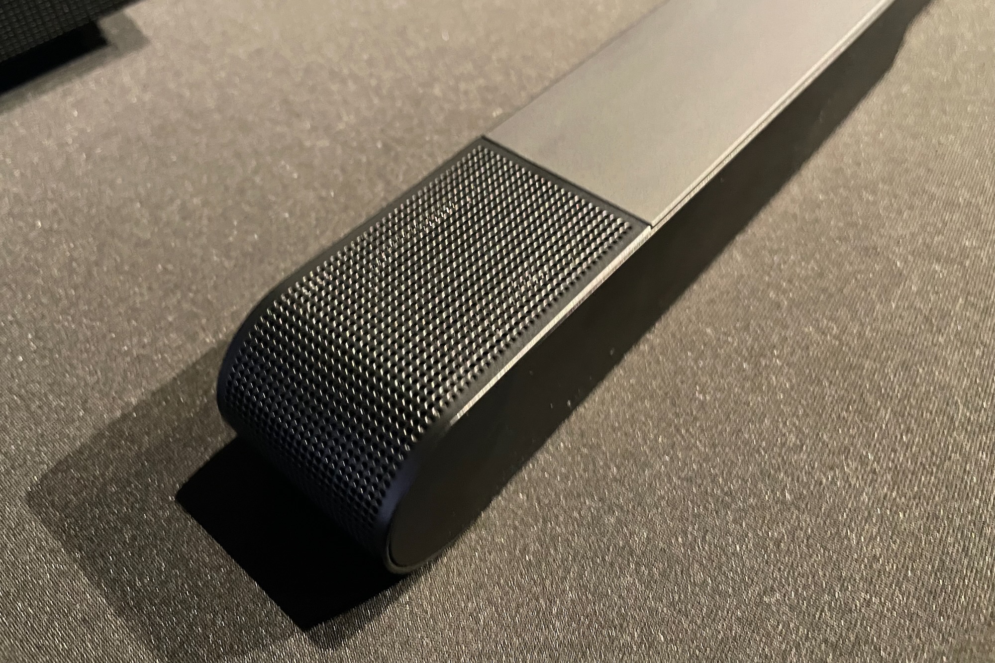 La barre de son ultra mince de Samsung est aussi mince que prévu