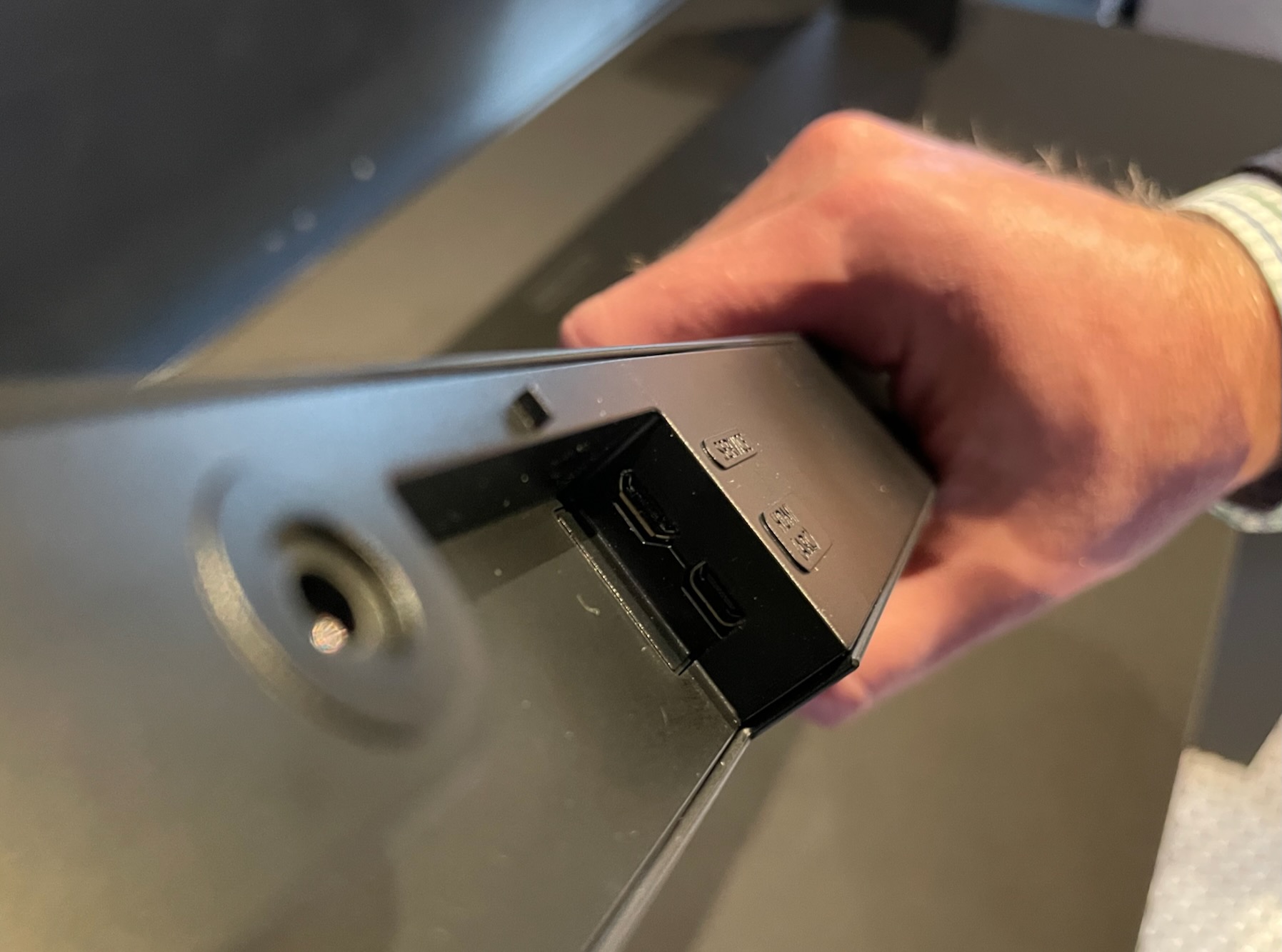 La barre de son ultra mince de Samsung est aussi mince que prévu