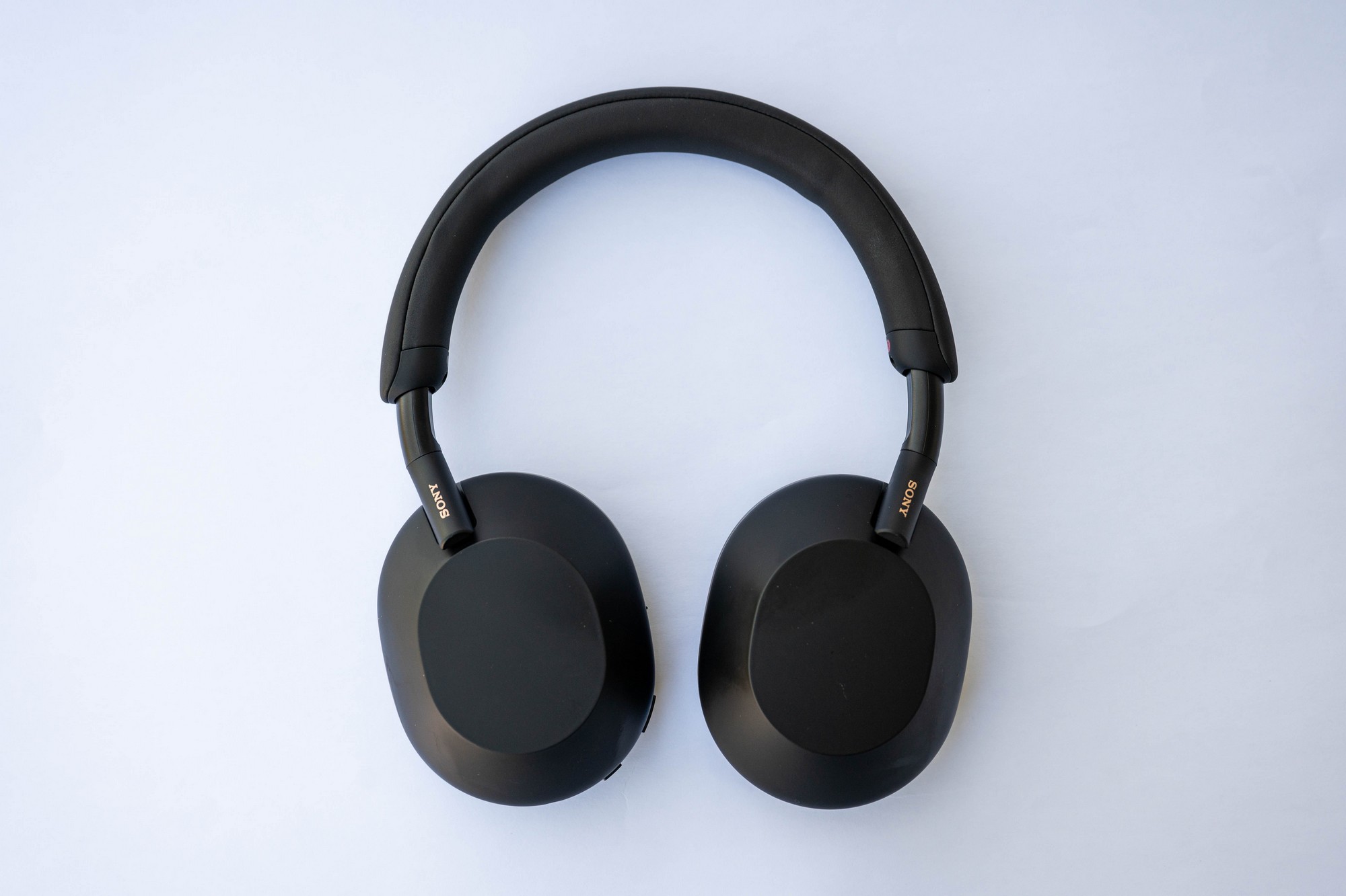 Sony WH-1000XM5 -arvostelu: Sony nostaa rimaa melua vaimentaville kuulokkeille - taas