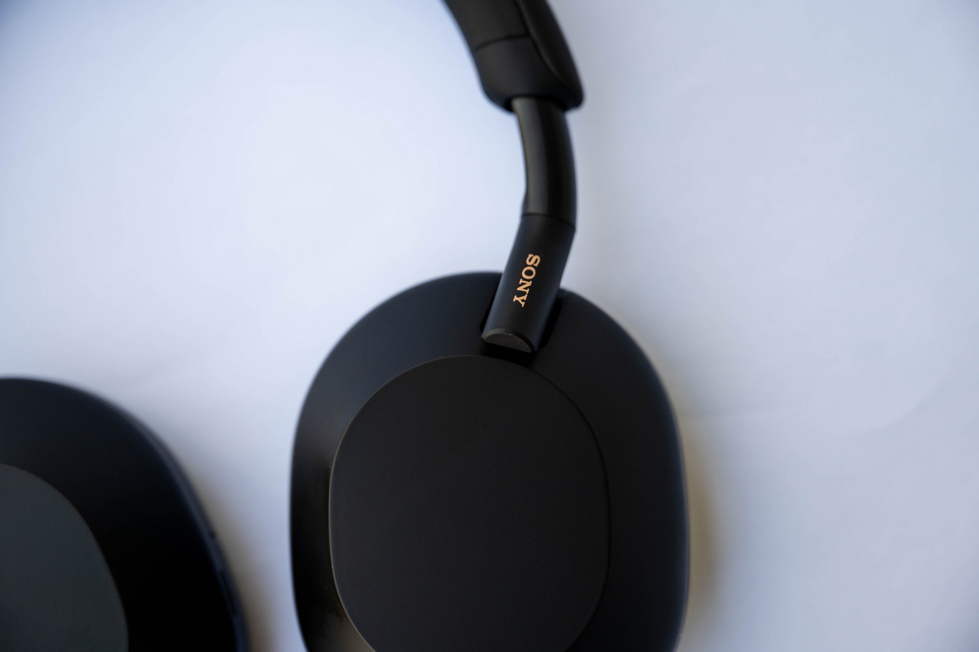 Sony WH-1000XM5 -arvostelu: Sony nostaa rimaa melua vaimentaville kuulokkeille - taas