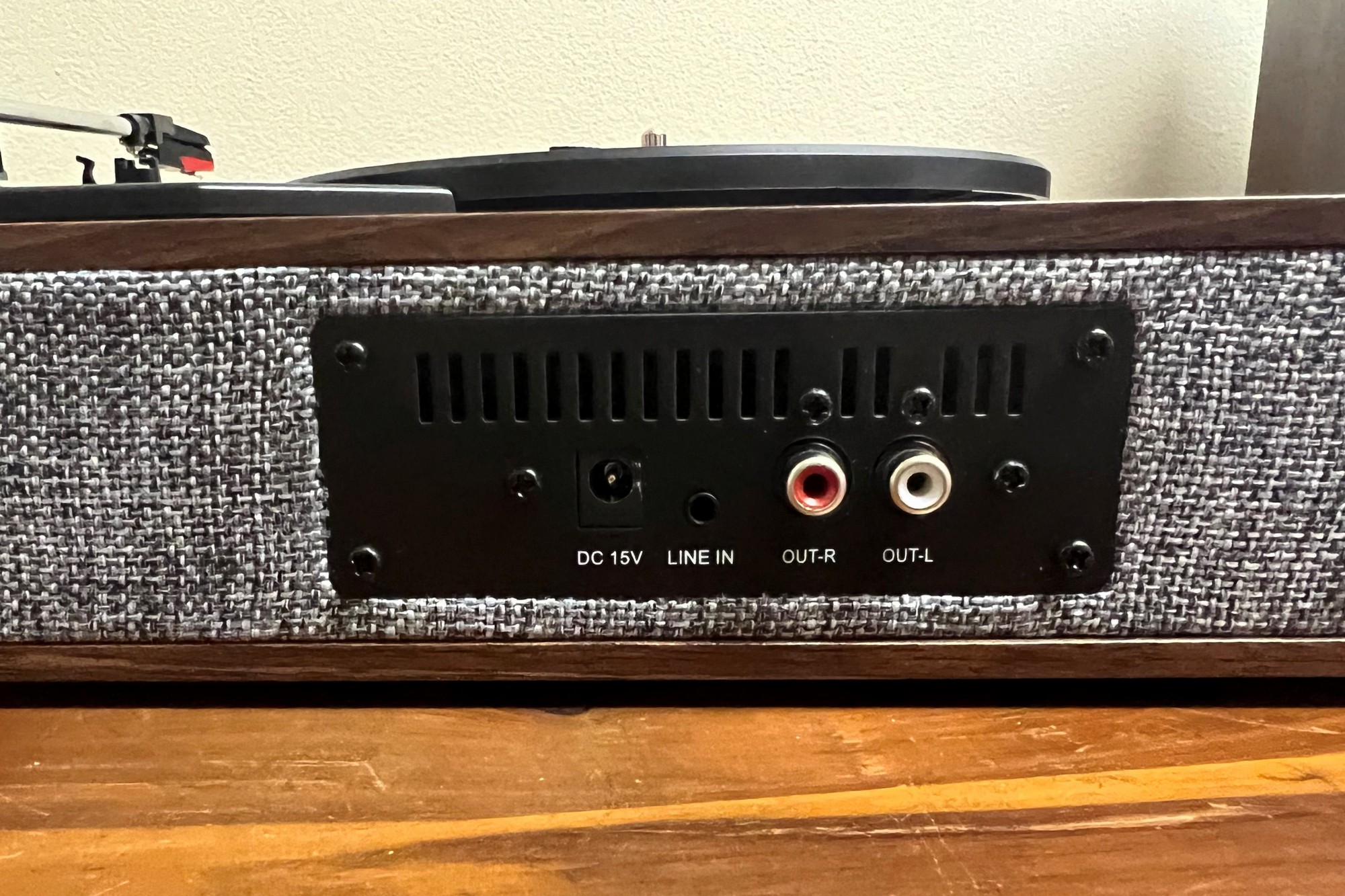 Огляд Crosley Aria Shelf System: проста у використанні, універсальна стереосистема для нових слухачів
