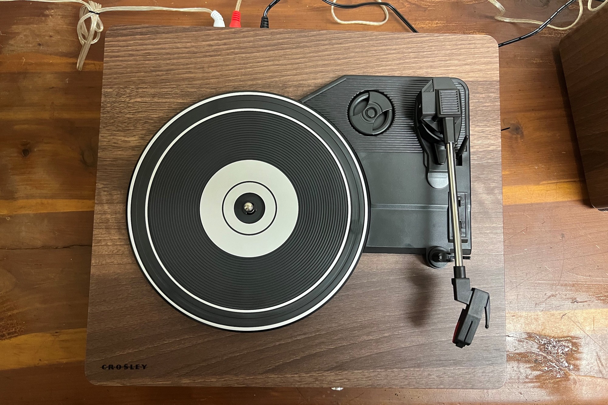 Огляд Crosley Aria Shelf System: проста у використанні, універсальна стереосистема для нових слухачів